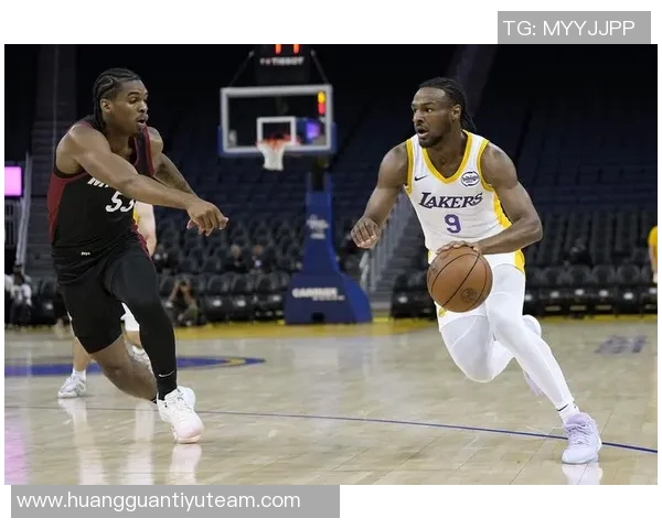 西部球探点评罗林斯:高大后卫具备防守能力推进能力及稳定投篮技巧 西部球探点评罗林斯:高大后卫具备防守能力推进能力及稳定投篮技巧