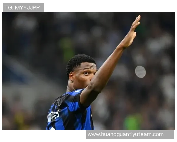 英超两强盯上邓弗里斯解约金高达2500万欧元